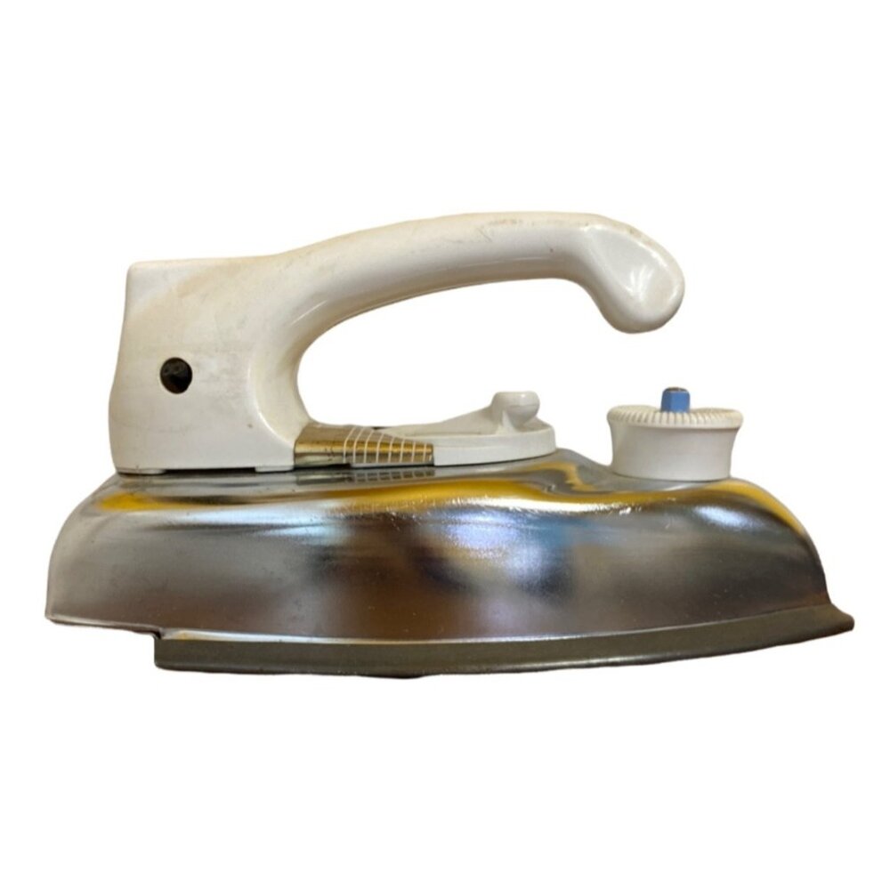 Vintage Mid-Century General Mills Minn-Electric Iron With Adjustable Temperature